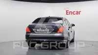 2017 Genesis G90