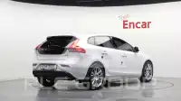 2018 Volvo V40