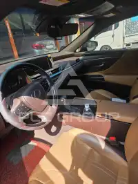 2019 Lexus ES