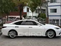 2019 Lexus ES