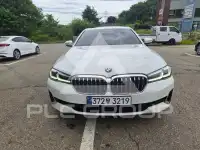 2021 BMW 530