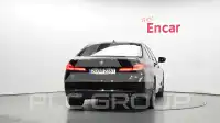 2021 BMW 520