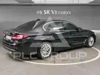 2021 BMW 520