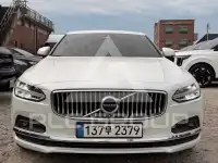 2022 Volvo S90