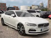 2022 Volvo S90