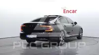 2022 Volvo S90