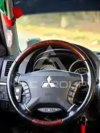 2011 Mitsubishi PAJARO