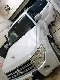 2011 Mitsubishi PAJARO