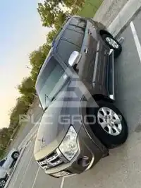 2013 Mitsubishi PAJARO