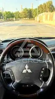 2015 Mitsubishi PAJARO