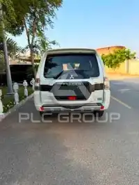 2015 Mitsubishi PAJARO