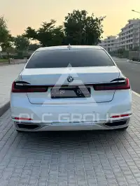 2021 BMW 730