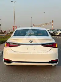 2025 Lexus ES300