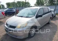 2004 Toyota SIENNA photo