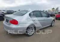 2011 BMW 330 photo