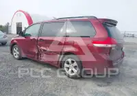 2011 Toyota SIENNA фото