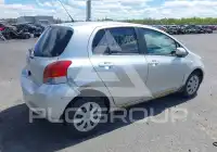 2011 Toyota YARIS фото