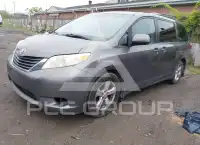 2011 Toyota SIENNA фото