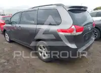 2011 Toyota SIENNA фото