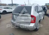2011 KIA Rondo photo