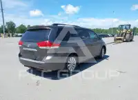2012 Toyota SIENNA фото