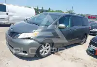 2012 Toyota SIENNA фото