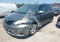 2012 Toyota SIENNA фото