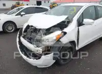 2012 Toyota YARIS фото