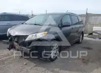 2013 Toyota SIENNA фото
