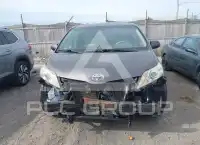 2013 Toyota SIENNA фото