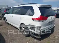 2013 Toyota SIENNA photo
