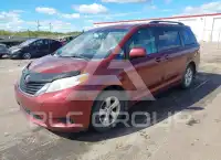 2013 Toyota SIENNA фото