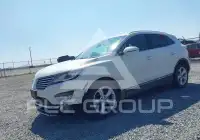 2015 Lincoln MKC photo