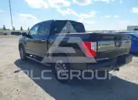 2017 Nissan TITAN фото