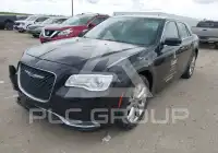 2017 Chrysler 300 photo