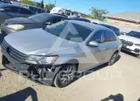 2017 Volkswagen PASSAT фото
