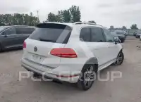 2017 Volkswagen Touareg photo