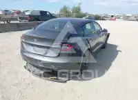 2018 Tesla Model 3 фото