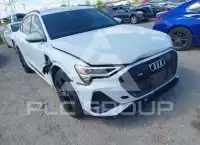 2021 Audi E-TRON фото