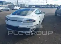 2022 Tesla Model S фото