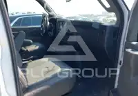 2023 Chevrolet Express фото