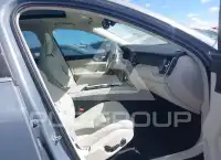 2023 Volvo XC60 фото