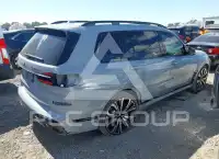 2025 BMW X7 фото