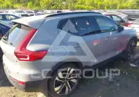 2025 Volvo XC40 photo