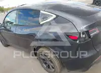 2025 Tesla Model Y фото