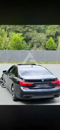 2017 BMW 740