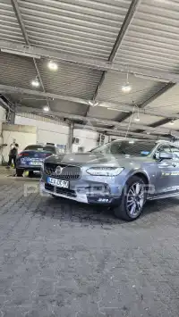 2017 Volvo V90