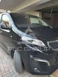 2017 Peugeot Traveller