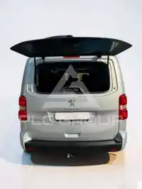 2017 Peugeot Traveller