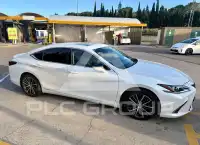 2021 Lexus ES300